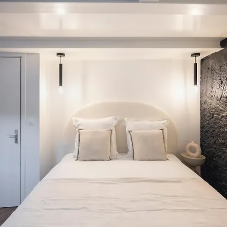 Modern In Nation Apartment Paris