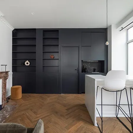 Modern In Nation Apartment Paris